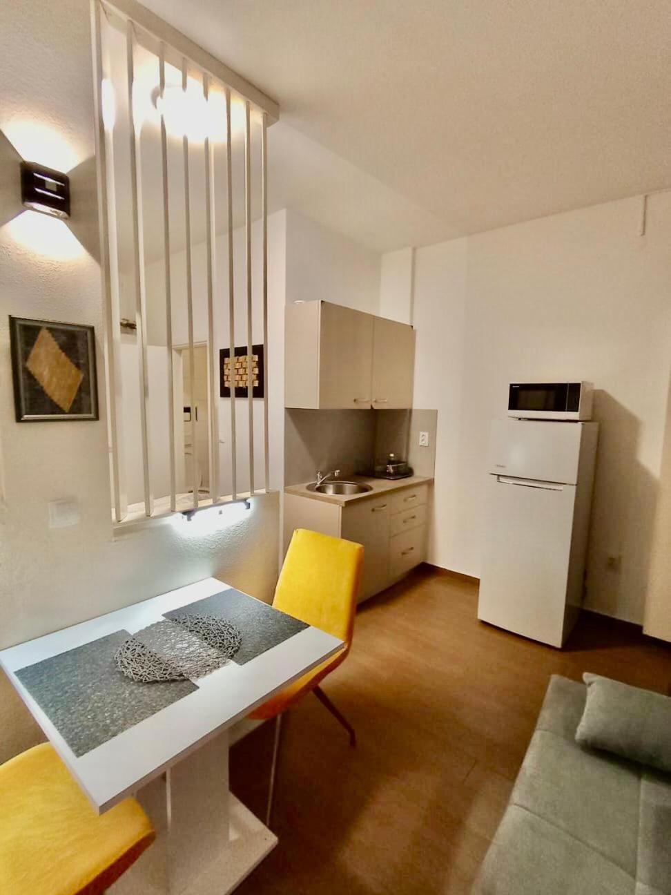 Studio Apartment With Pool Pula Exterior photo