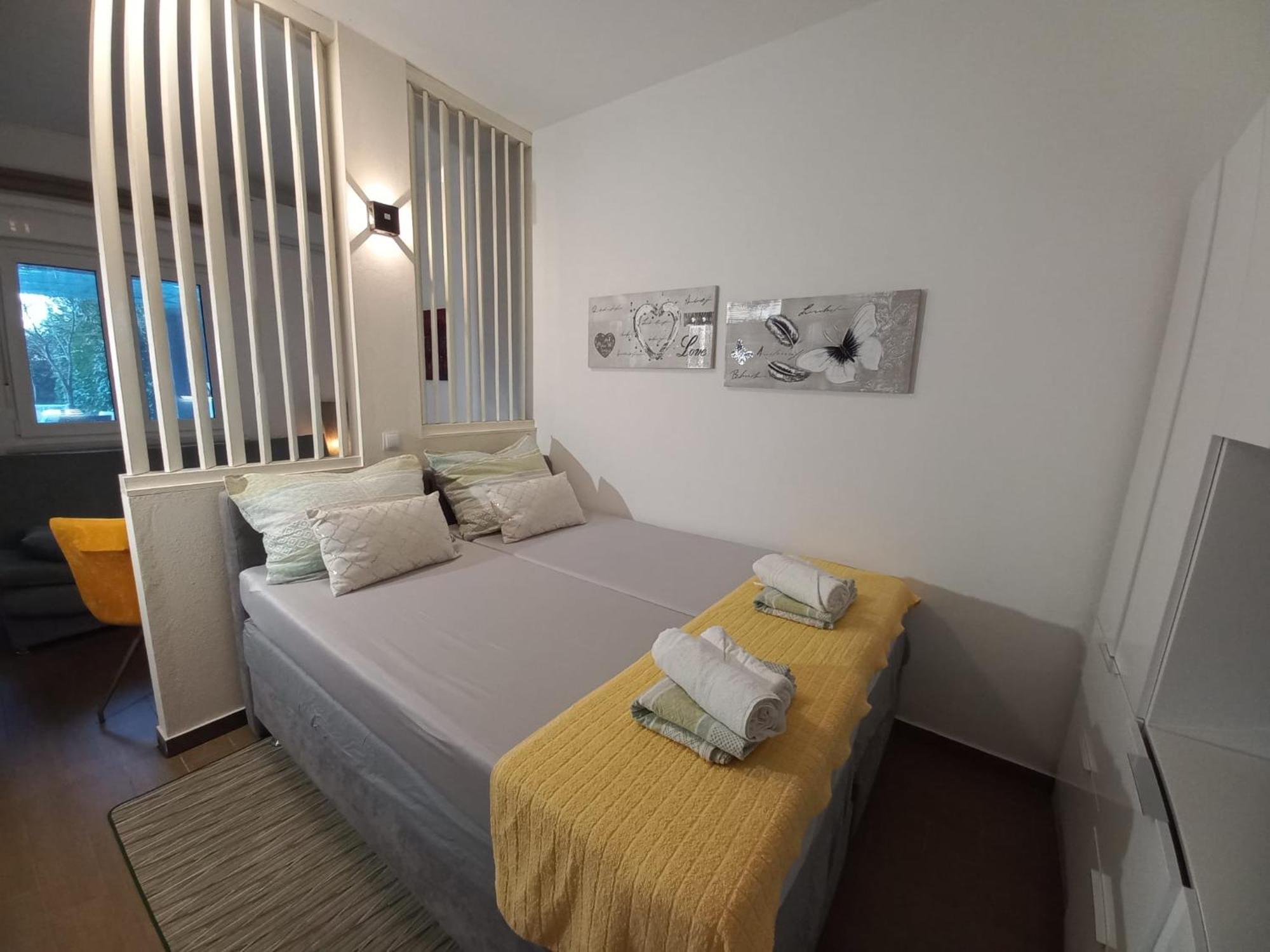 Studio Apartment With Pool Pula Exterior photo