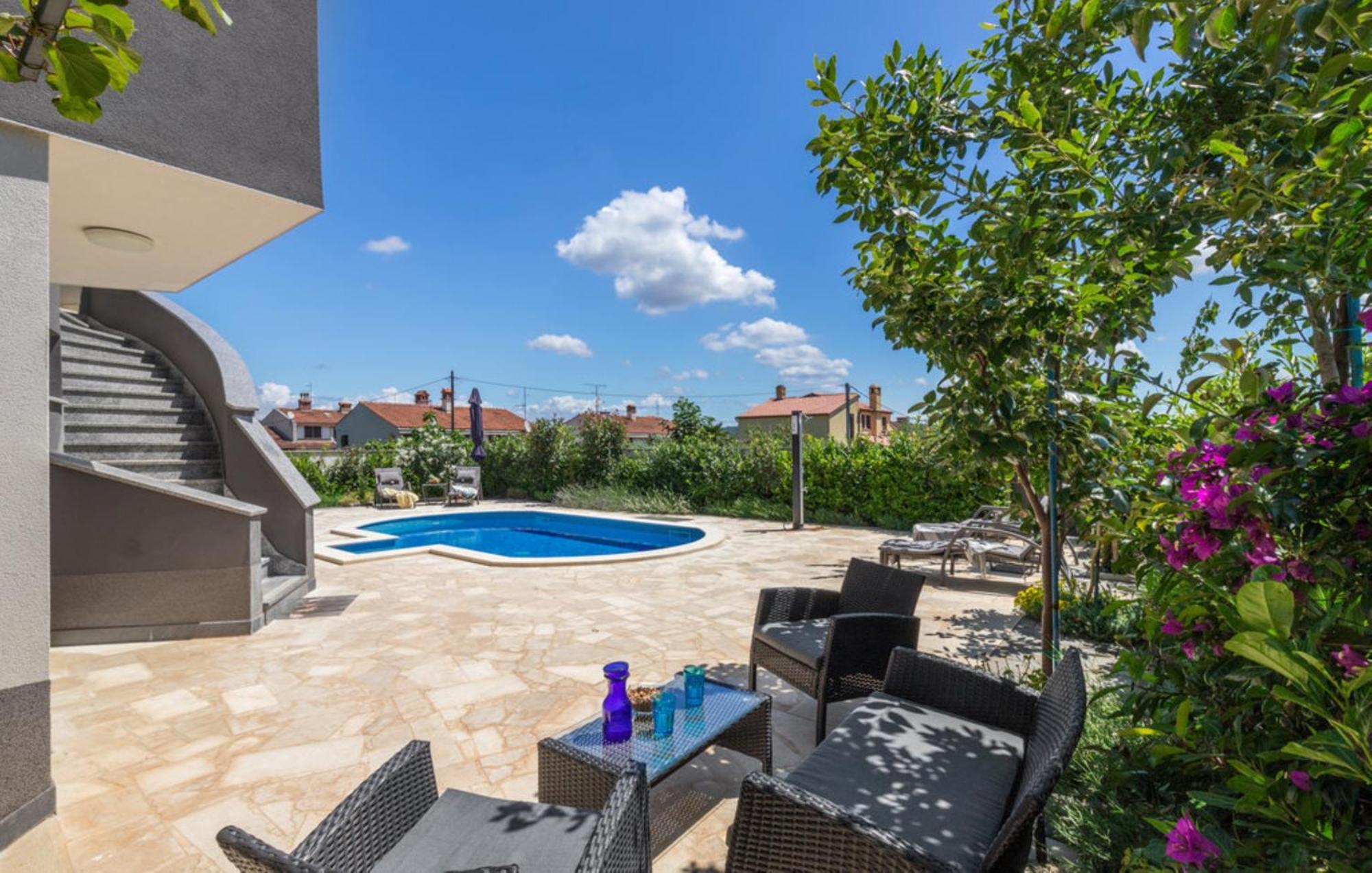 Studio Apartment With Pool Pula Exterior photo